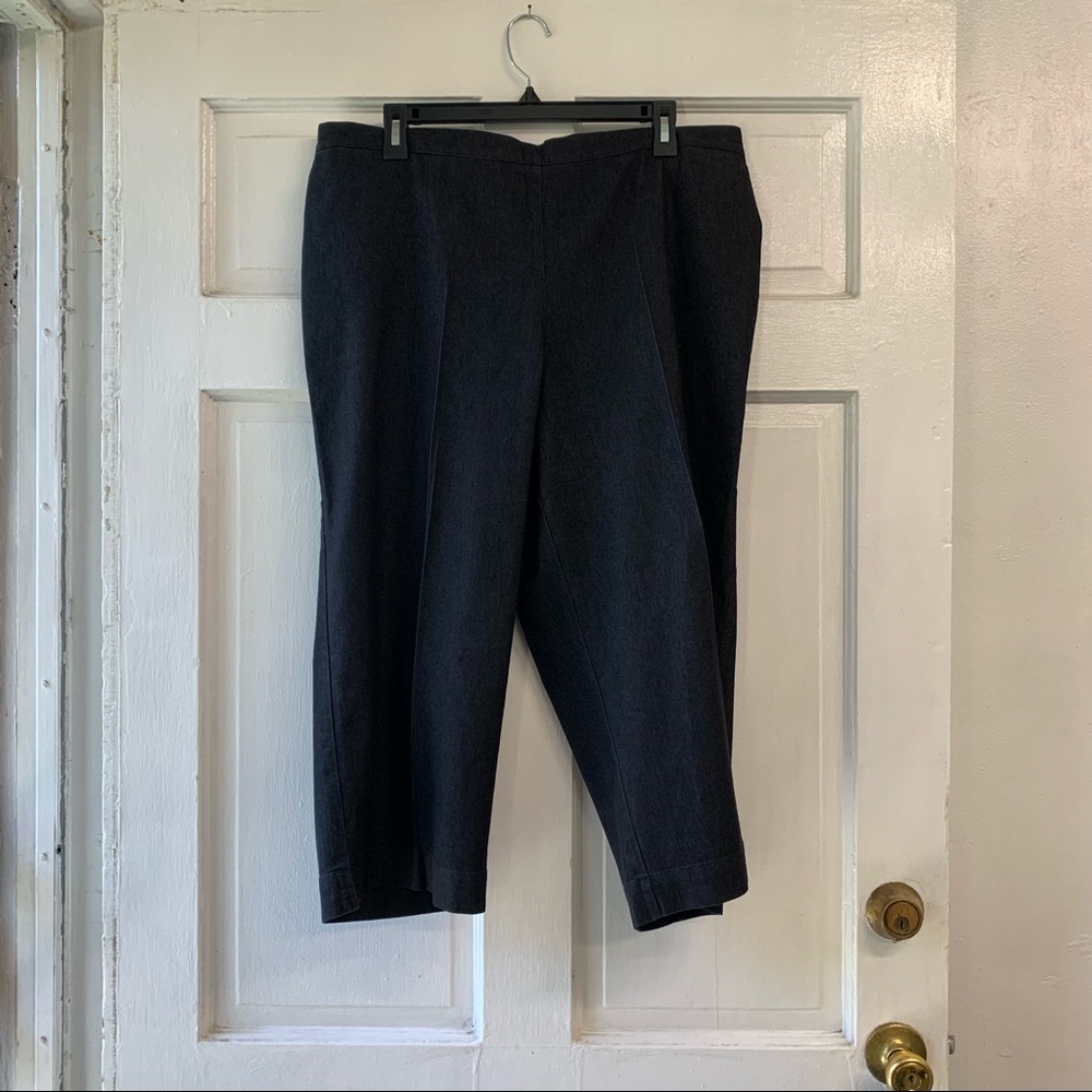 Alfred Dunner Black Capri Pants